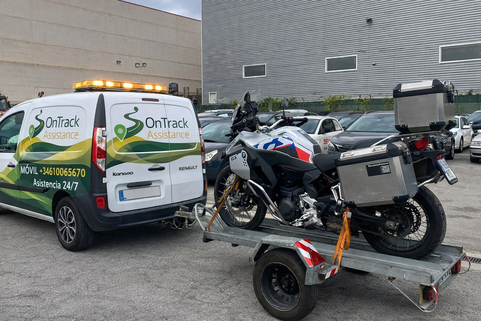 Furgoneta con tráiler